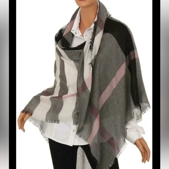 NWT Burberry relaxed mega check modal wool scarf in beautiful dark trenc… - Picture 8 of 9